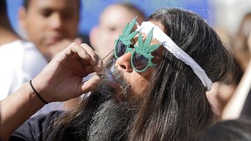 En 2012, Colorado y Washington aprobaron el consumo de pequeñas cantidades de marihuana con fines recreativos.
