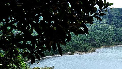 Turistas visita el Parque Nacional del Volcán Poas en Alajuela, Costa Rica.