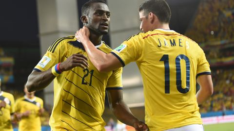 Jackson Martínez y James Rodríguez celebran tras conseguir un gol en la Copa del Mundo Brasil 2014.