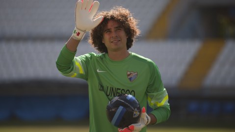 Finalmente el portero mexicano de 30 años, Ochoa, hizo su debut en la Liga española, luego de 65 partidos de espera.