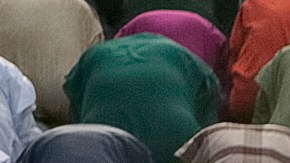 Mientras muchas personas acuden a iglesias para cultivar su religiosidad, otros lo hacen desde sus espacios personales.
