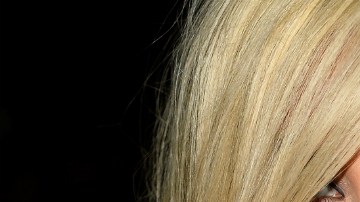 No es la primera vez que Kim Kardashian enseña sus exuberantes curvas pero en esta ocasión la foto deja muy poco a la imaginación.