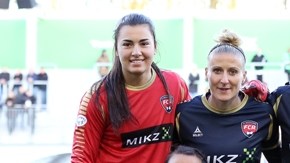 El equipo de Rosengard antes de un partido de UEFA Champions League ante el VfL Wolfsburg.
