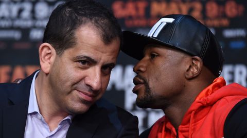 Como ejecutivo de boxeo de la empresa Showtime, Stephen Espinoza hizo multimillonarios negocios con Floyd Mayweather Jr.