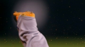 Céspedes no ha dejado de asombrar a sus compañeros de equipo desde que comenzó el “spring training” con su elección de medios de transporte.