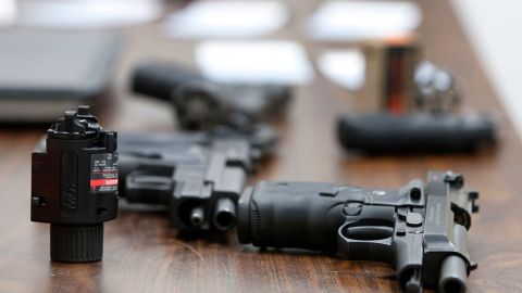 La exigencia de una revisión de antecedentes previa a la venta de municiones favorecería la reducción de la violencia armada. Foto: Getty