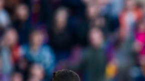 El momento de la expulsión de Filipe Luis tras la falta a Messi.