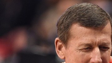 Craig Sager, aquí entrevistando a Magic Johnson, es mejor conocido por sus coloridos trajes.