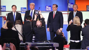 Marco Rubio, Donald Trump, el senador Ted Cruz  y el gobernador de Ohio John Kasich participan en un debate patrocinado por Fox News el 3 de marzo de 2016 en Detroit.