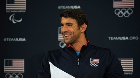 El gran Michael Phelps durante una conferencia en el UCLA's Pauley Pavilion en Westwood, California.