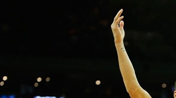 Stephen Curry y su celebración ante los Phoenix Suns en el Oracle Arena.