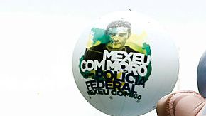 Cientos de miles de simpatizantes opositores han protestado contra el gobierno en las últimas semanas.