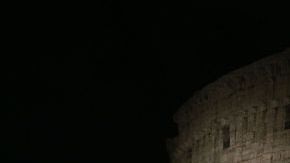 El Papa Francisco preside el Via Crucis en el Coliseo de Roma, Italia.