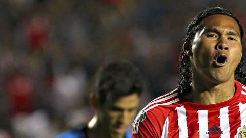 Gente cercana a Peña aseguran que se ha vuelto un futbolista al que le gusta la vida nocturna.