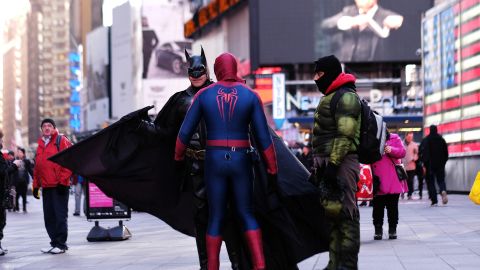 El “Spiderman” fue detenido cerca de la esquina oeste de la calle 46 con Broadway.