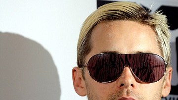 La agrupación 30 Seconds to Mars, liderada por Jared Leto, interpuso una demanda en contra de Burger King por utilizar sin autorización el tema "The Kill" para un comercial en 2007.