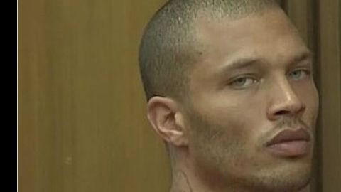 En 2014, Jeremy rompió el Internet gracias a la publicación de su ficha policial, acusado de robo y portación de arma.