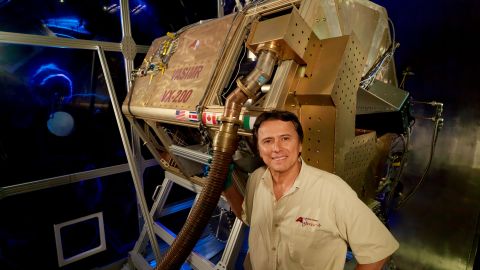 El motor de plasma es el sueño de toda la vida de Franklin Chang.