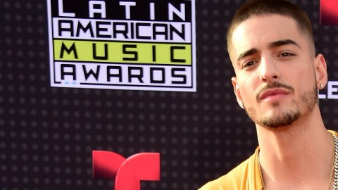 "Es como la quinta vez que me matan este mes, ¡la quinta!", explicó el cantante a sus fans.