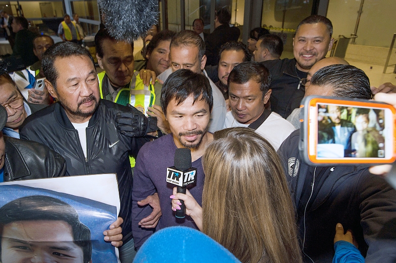 La llegada de Pacquiao a Los Angeles fue esperada por muchos.