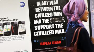 Unos de los anuncios que condenan el islamismo radical que causaron gran polémica en el metro en 2012.
