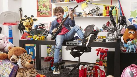 Émile Burbidge sustituye en el cargo a Alex Thorne, que se "retiró" a los 13 años de edad.