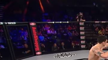 Louis Taylor le aplicó una "llave mortal" a su contendiente.