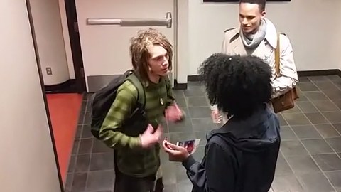 El incidente ocurrió en un pasillo de la Universidad Estatal de San Francisco (SFSU).