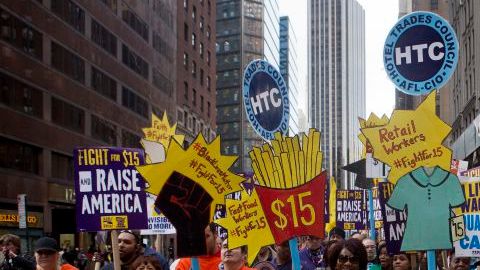 La lucha por el aumento al salario mínimo en NY empezó en 2012.