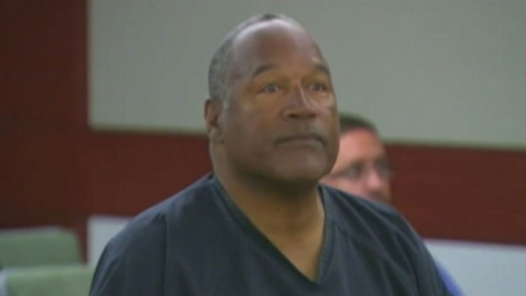 En 1995 OJ Simpson fue declarado no culpable por el asesinato de su esposa y su amigo.