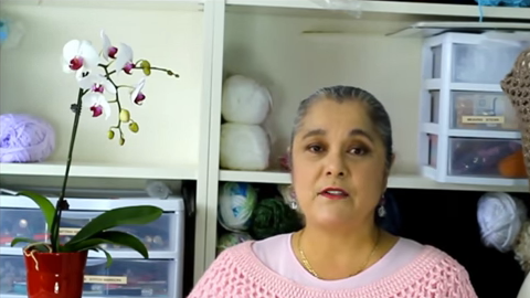 Yolanda Soto Lopez te enseña tejer con sus videos en YouTube.