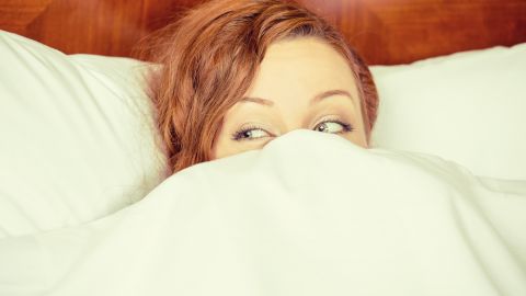 mujer cama