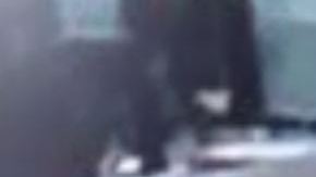 Una cámara de vigilancia del aeropuerto de Zaventem, en Bruselas, captó hoy la imagen de los supuestos autores de las explosiones ocurridas esta mañana, informó el diario "La Libre Belgique".