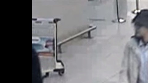 Policía belga difunde video del "hombre del sombrero".