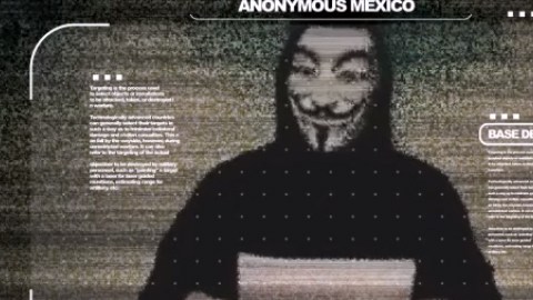 “Ustedes disfrutaron de su asqueroso juego, destrozaron una vida, ahora nosotros disfrutaremos de nuestro juego”, afirma el portavoz de Anonymous en la grabación.