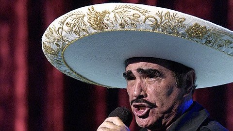 El cantante Vicente Fernández sigue comunicándose con sus seguidores a través de las redes sociales.