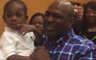 Andre Hatchett, de 49 años, pasó casi la mitad de su vida tras las rejas.
