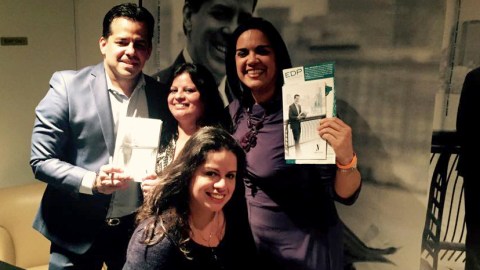 Gladys Nieves (dcha) junto a Jorge Viera y dos compañeras de EDP University.