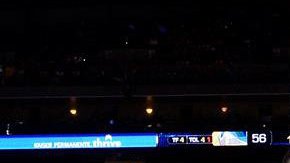 Stephen Curry contribuyó con 15 triples.