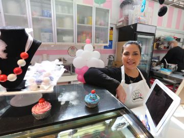 La dueña de Sprinkle Splash, Tabatha Lozano en La Marqueta.
La Marqueta, pequeños negocios, desarrollandose para la comunidad.
Photo Credito Mariela Lombard/El Diario NY.