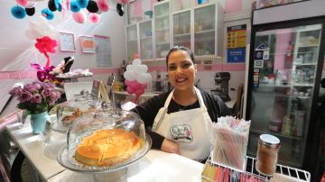 La dueña de Sprinkle Splash, Tabatha Lozano en La Marqueta.
La Marqueta, pequeños negocios, desarrollandose para la comunidad./ Mariela Lombard