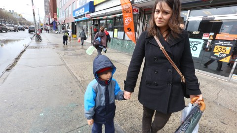Ivette Ortiz calificaría para el alivio, gracias a su hijo Gael, de 3 años.