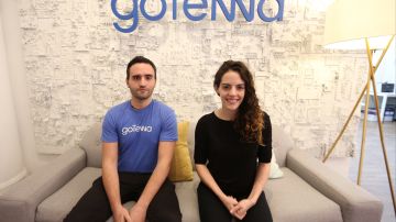 GoTenna, Daniela y Jorge Perdomo en su oficina de Brooklyn.
Mariela Lombard/El Diario NY.