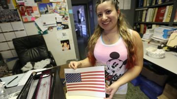 Vanessa Castaño, nacio en Colombia y esta en tramite para obtener su ciudadania Americana.
Photo Credito Mariela Lombard/El Diario NY.