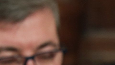 El escritor mexicano Fernando del Paso, ganador del Premio Cervantes, máximo galardón de las letras en castellano, durante su discurso en la entrega del Premio, celebrado hoy en el Paraninfo de la Universidad de Alcalá de Henares.
