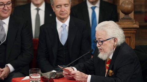 El escritor mexicano Fernando del Paso, ganador del Premio Cervantes, máximo galardón de las letras en castellano, durante su discurso en la entrega del Premio, celebrado hoy en el Paraninfo de la Universidad de Alcalá de Henares.