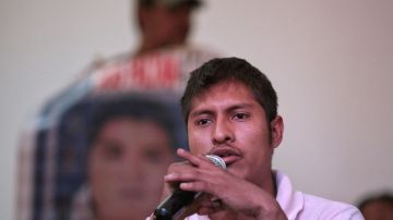 Ángel Mundo Francisco, representante del comité estudiantil de la Normal Raúl Isidro Burgos de Ayotzinapa, durante una rueda de prensa en Ciudad de México.