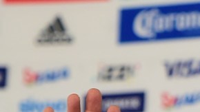 Leonardo Cuellar durante la conferencia de Prensa en la que presentó su renuncia a la selección mexicana femenil de futbol.