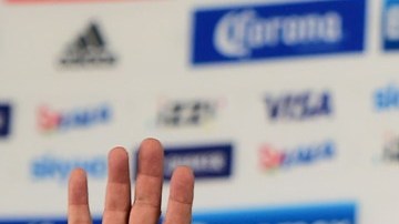 Leonardo Cuellar durante la conferencia de Prensa en la que presentó su renuncia a la selección mexicana femenil de futbol.