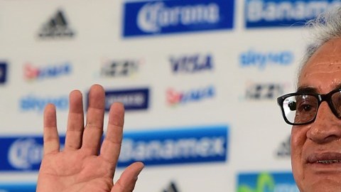Leonardo Cuellar durante la conferencia de Prensa en la que presentó su renuncia a la selección mexicana femenil de futbol.